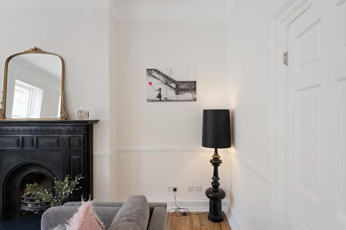 Large Luxury Centre Flat With Balcony Apartment