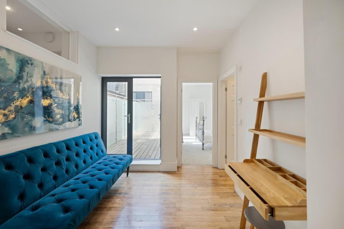 Large Luxury Centre Flat With Balcony Apartment Bristol