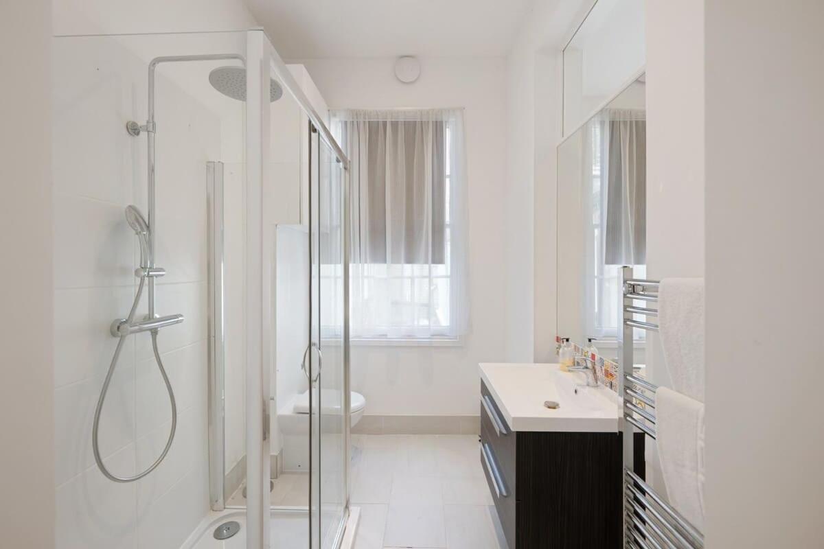 Large Luxury Centre Flat With Balcony Appartamento