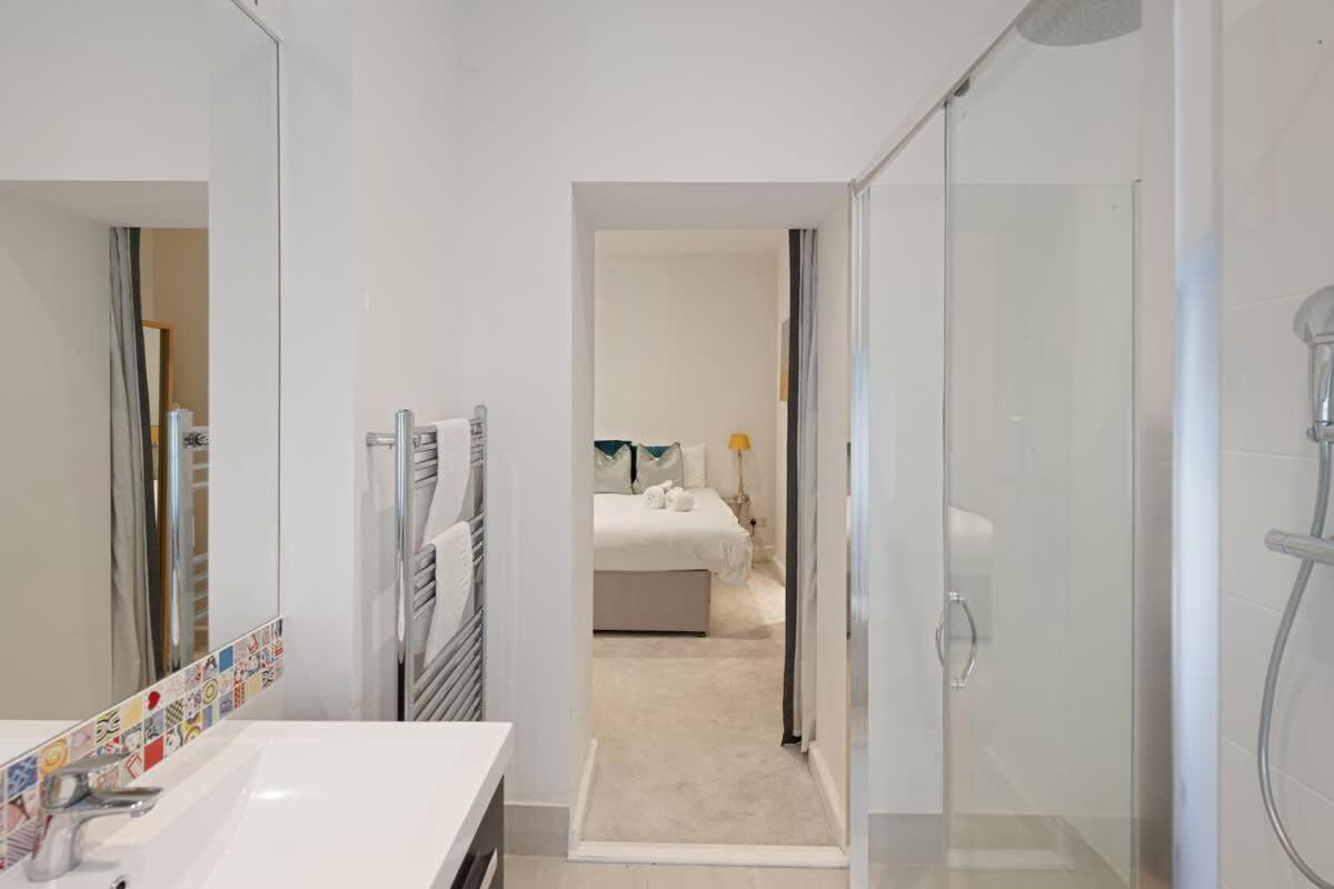 Large Luxury Centre Flat With Balcony * Bristol