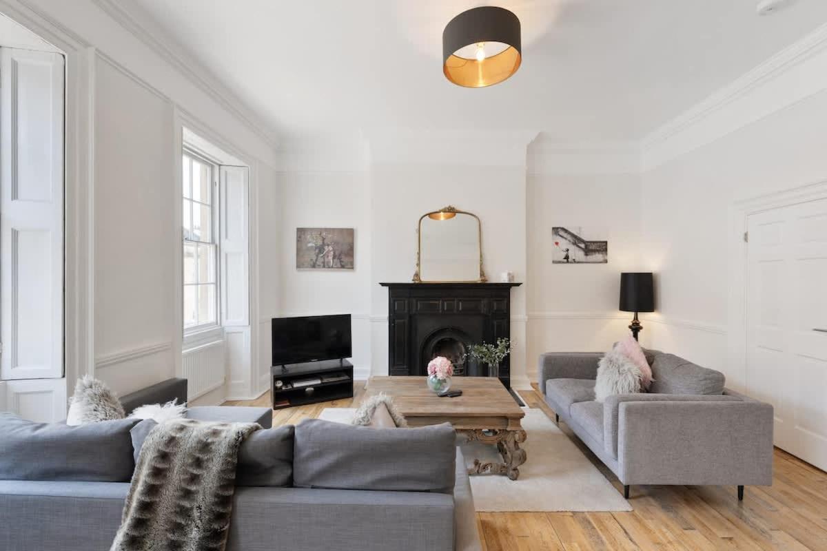 Large Luxury Centre Flat With Balcony Appartamento